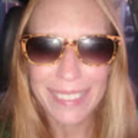 Meet your Posher, Stephanie - Picture 1 of 1